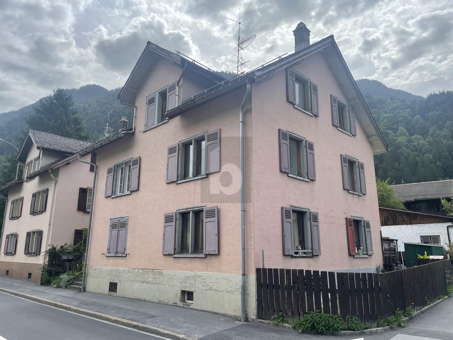 6 ½ rooms multi family house, Foto 1 von 3