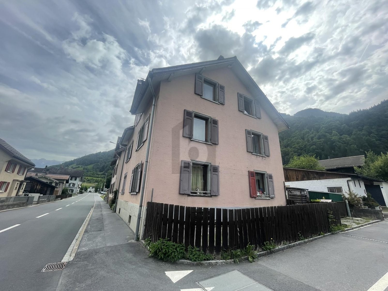 6 ½ rooms multi family house, Foto 3 von 3
