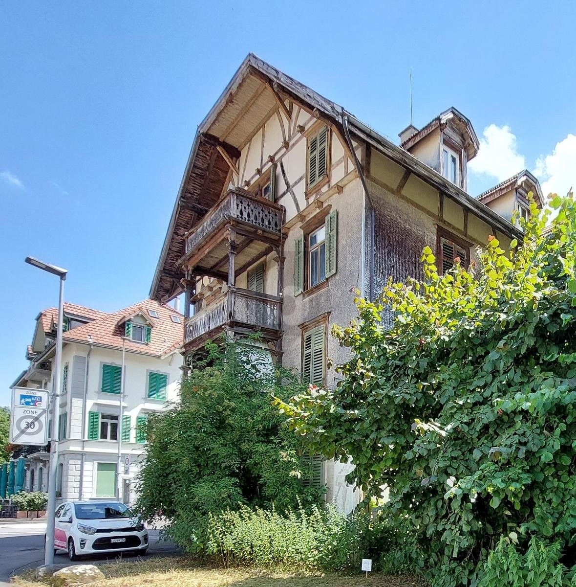 18 rooms multi family house