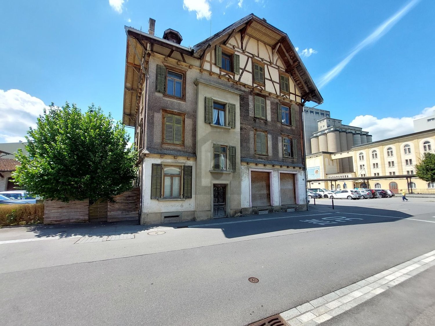 18 rooms multi family house
