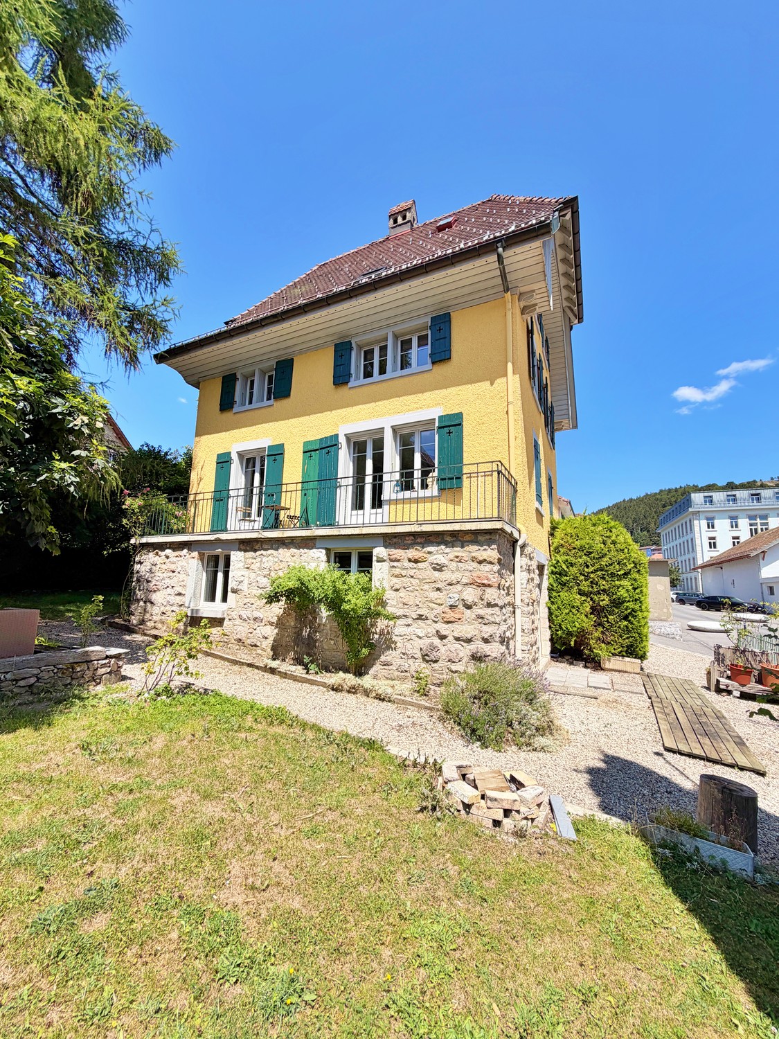 10-Zimmer-Mehrfamilienhaus