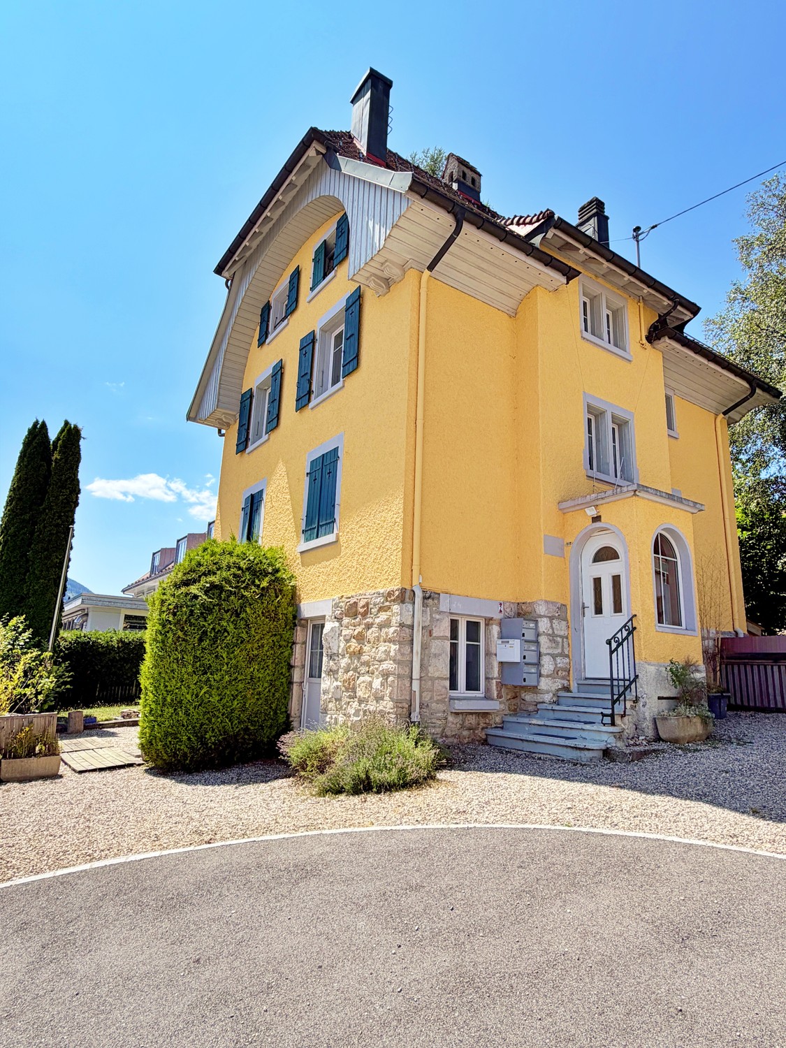 10-Zimmer-Mehrfamilienhaus