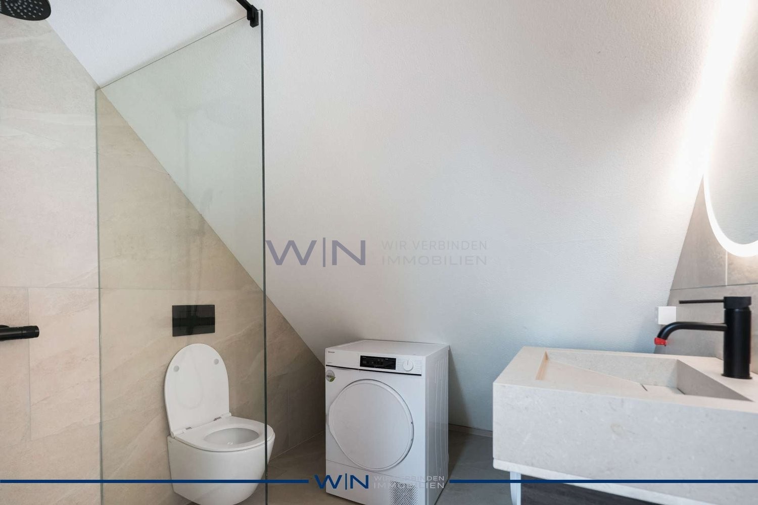Casa duplex di 1 ½ locali
Prima occupazione da sogno con lusso e massimo comfort abitativo.
DATI DELL'IMMOBILE
- Posizione centrale, soleggiata e tranquilla a Hüntwangen – 20 min. dall'aeroporto di ZH.
- Esclusivi pavimenti in parquet, pietra e piastrelle con sostenibile qualità costruttiva svizze, foto 6 di 10