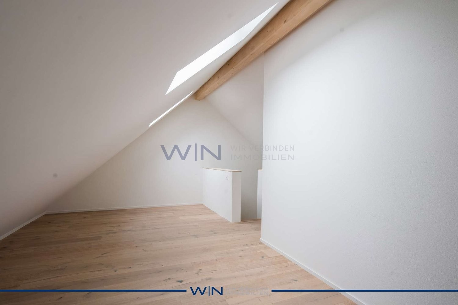 Casa duplex di 1 ½ locali
Prima occupazione da sogno con lusso e massimo comfort abitativo.
DATI DELL'IMMOBILE
- Posizione centrale, soleggiata e tranquilla a Hüntwangen – 20 min. dall'aeroporto di ZH.
- Esclusivi pavimenti in parquet, pietra e piastrelle con sostenibile qualità costruttiva svizze, foto 3 di 10