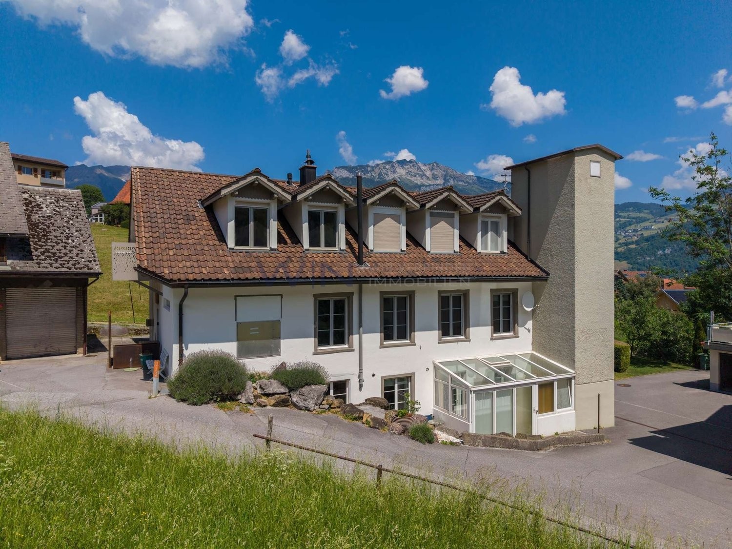 100m² single garage