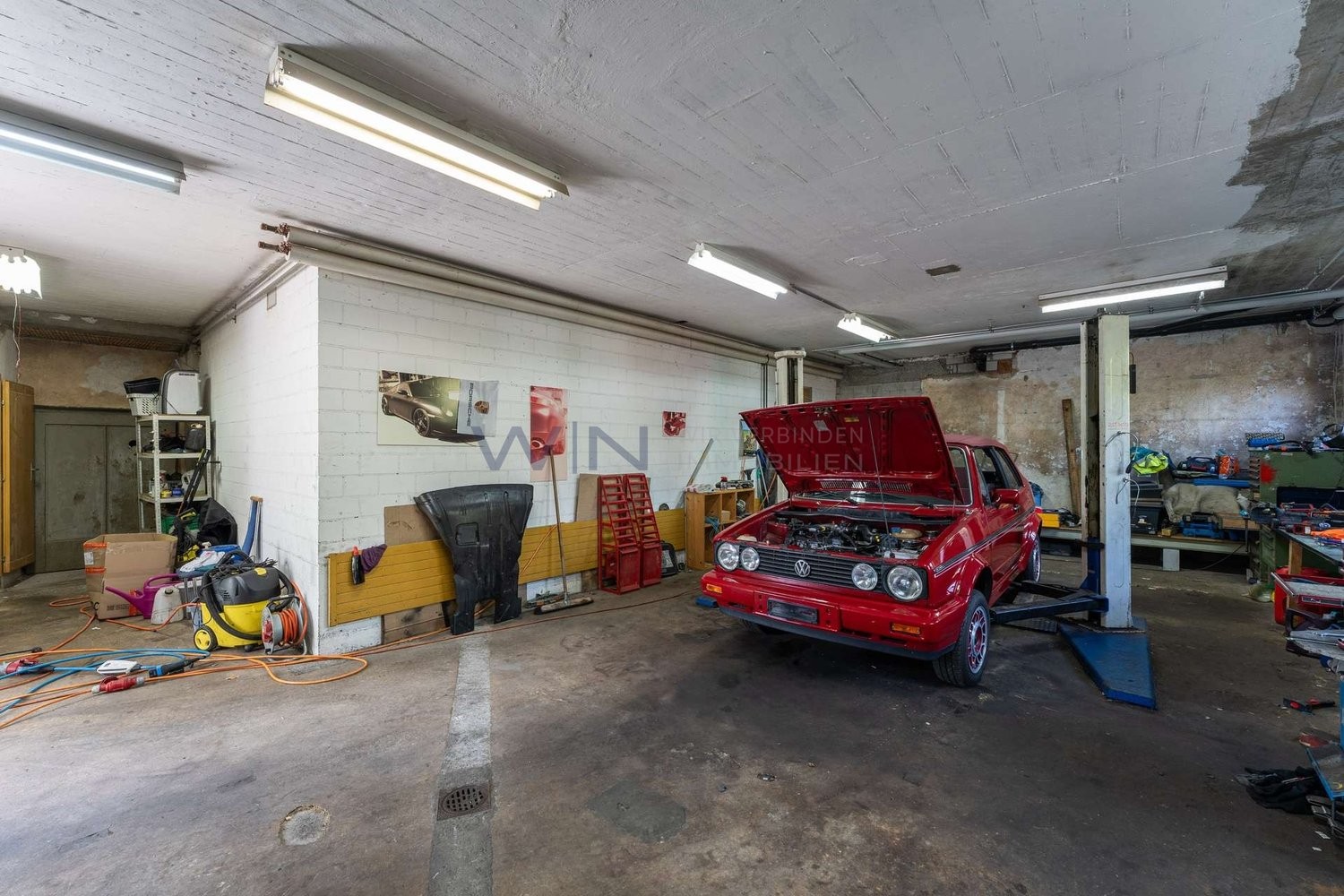 100m² single garage
