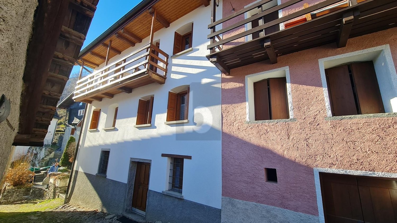 9-Zimmer-Einfamilienhaus
