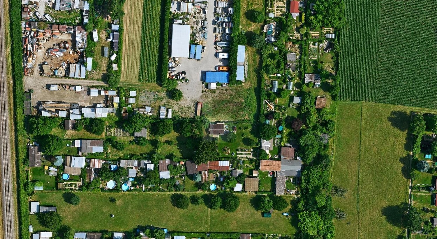 1751m² building land, photo 1 of 3