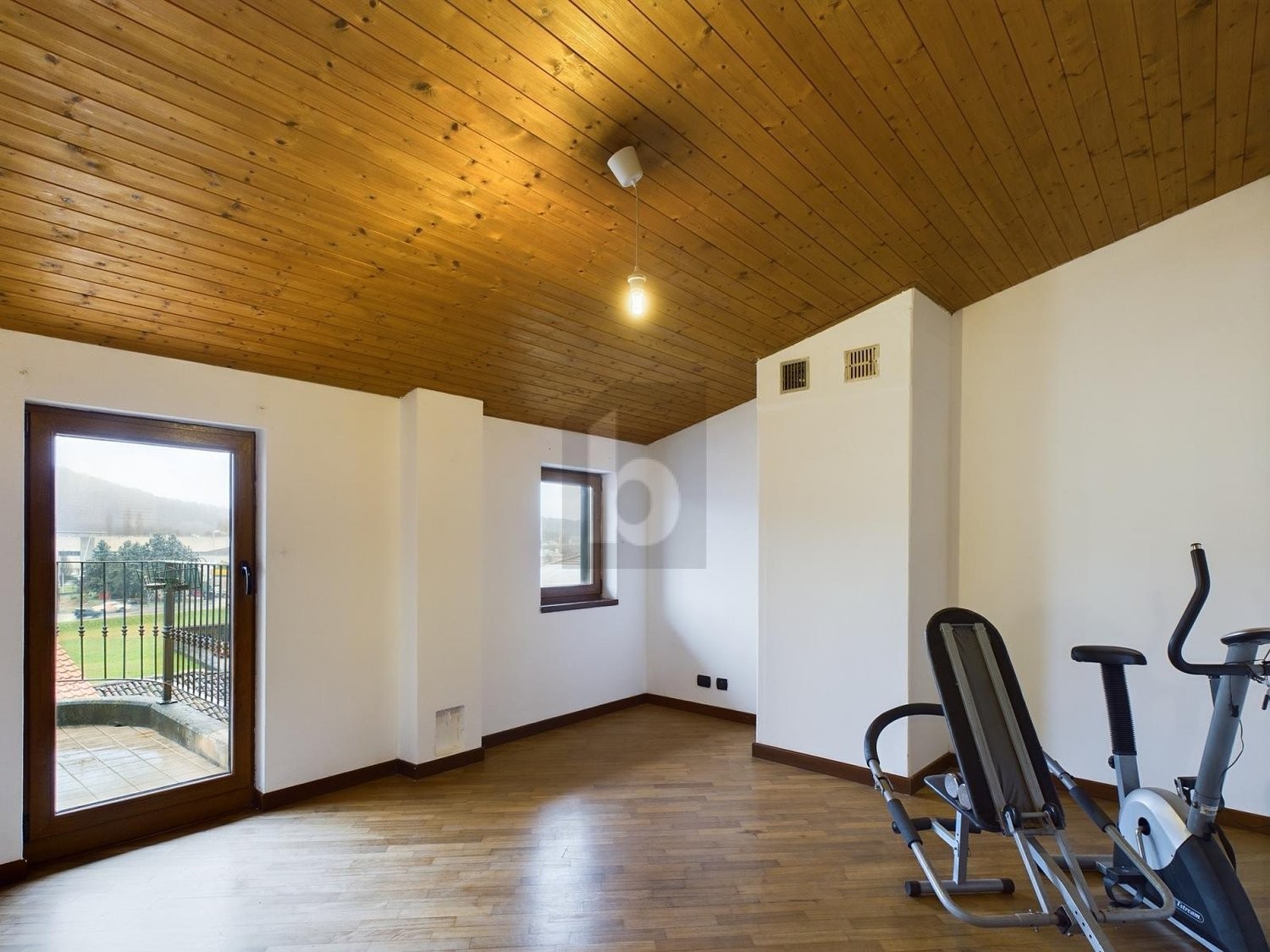 11 Zimmer Mehrfamilienhaus, Foto 1 von 4