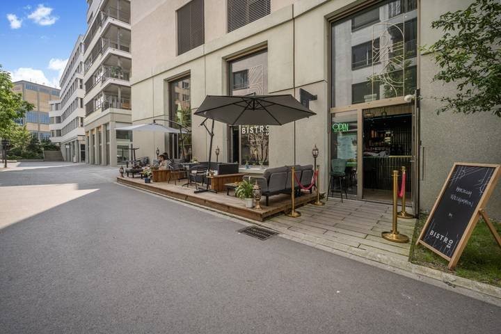92m² commercial