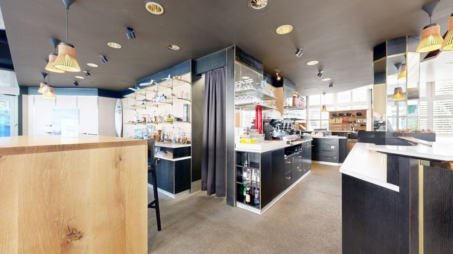369m² coffeehouse