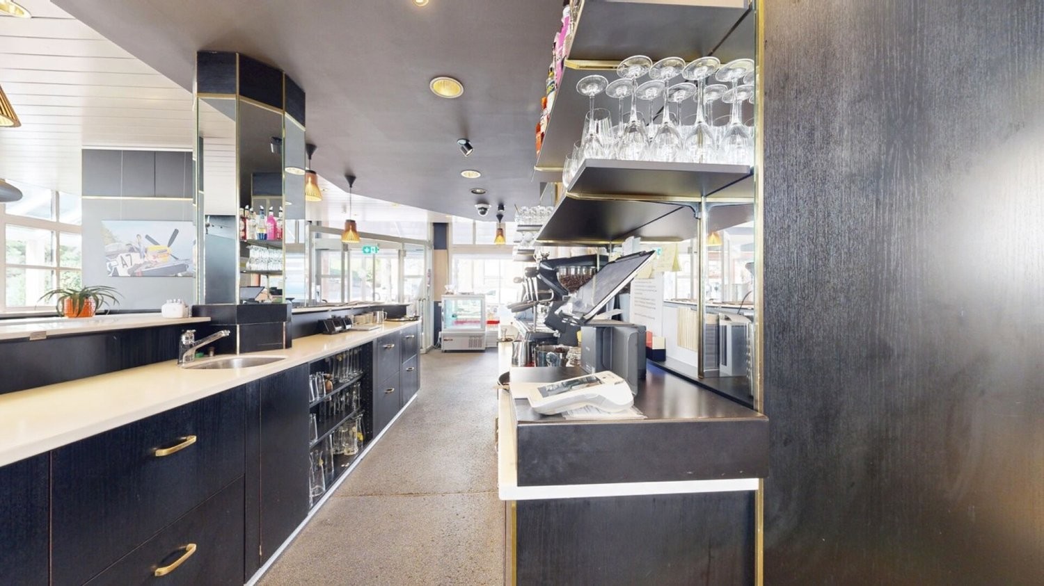 369m² coffeehouse