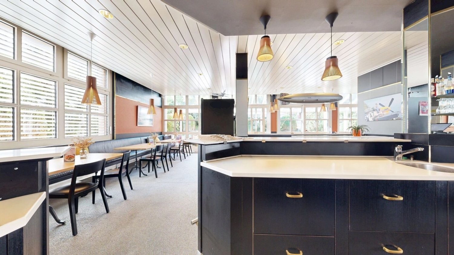 369m² coffeehouse
