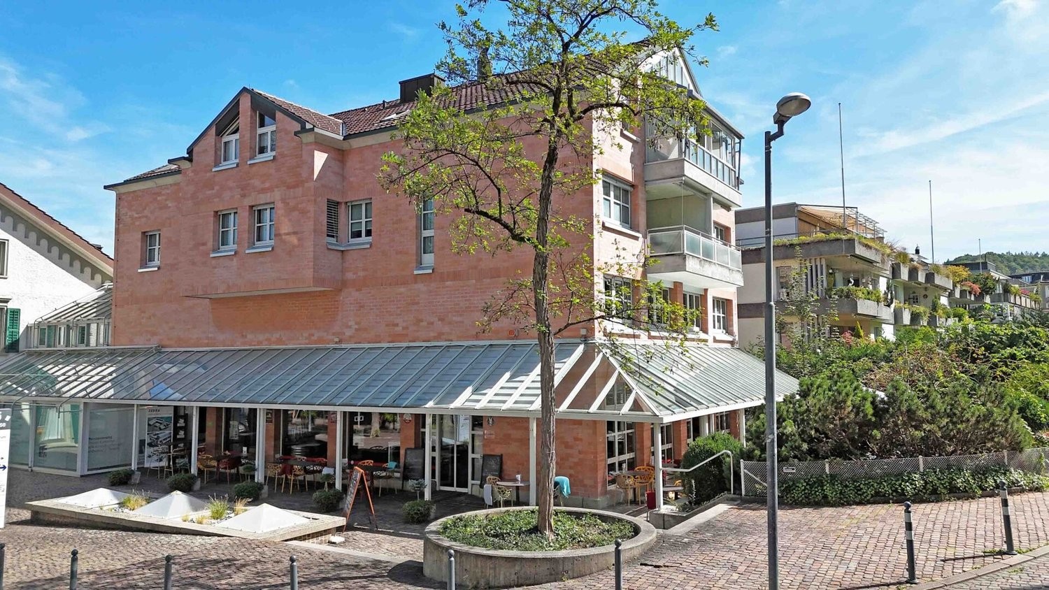 369m² coffeehouse