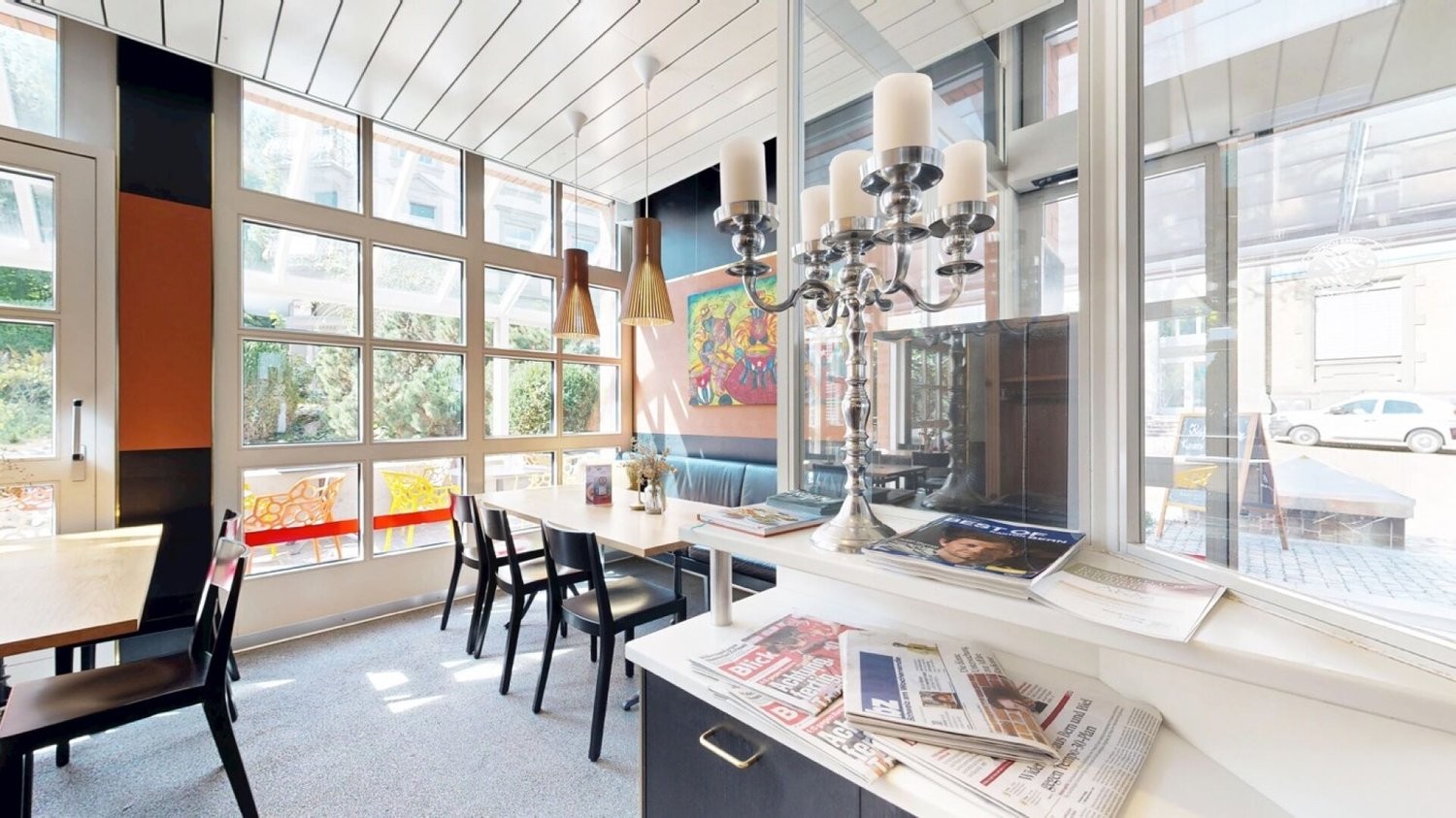 369m² coffeehouse
