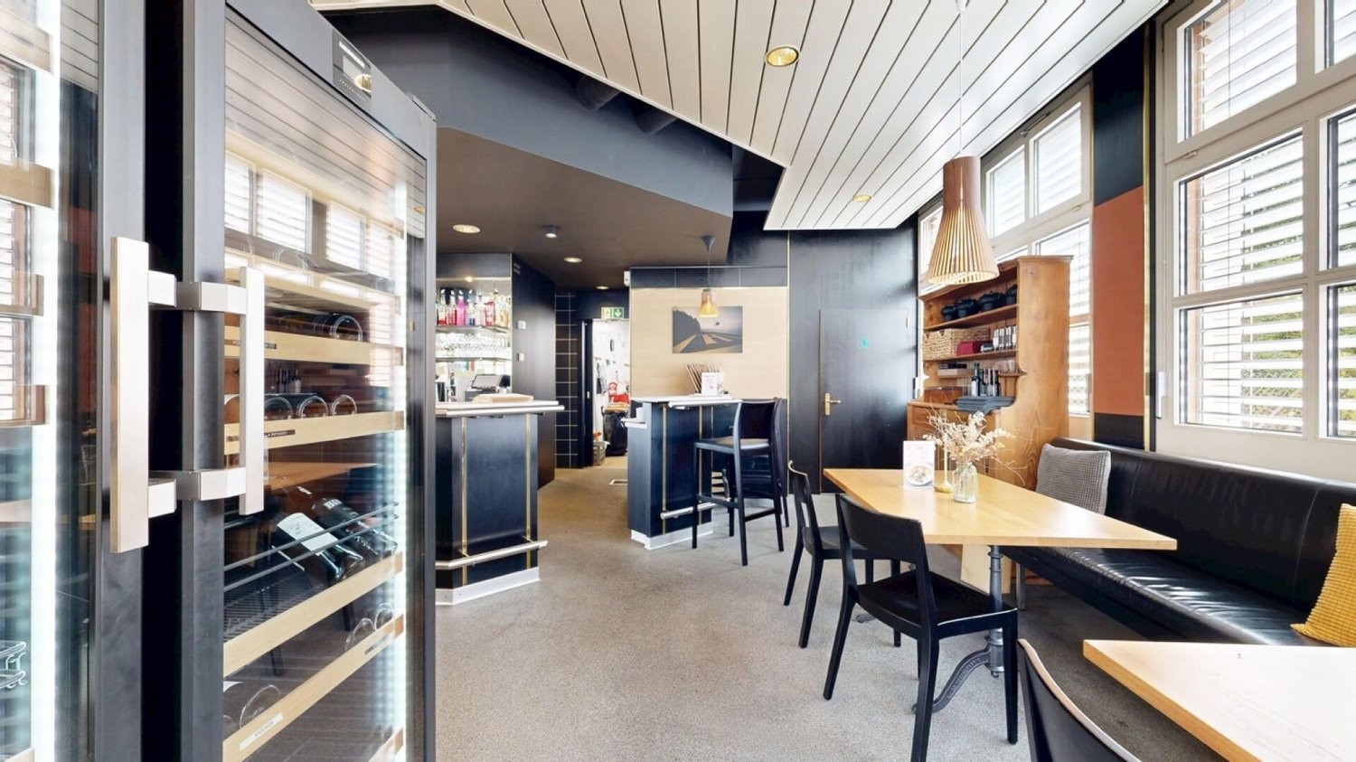 369m² coffeehouse