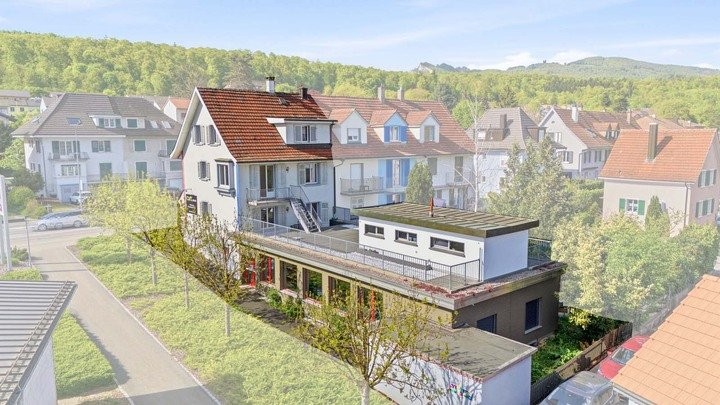 481m² living / commercial building