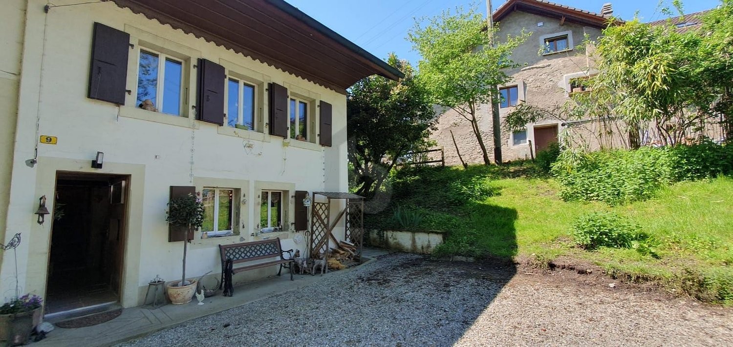 9 ½ Zimmer Einfamilienhaus, Foto 2 von 4