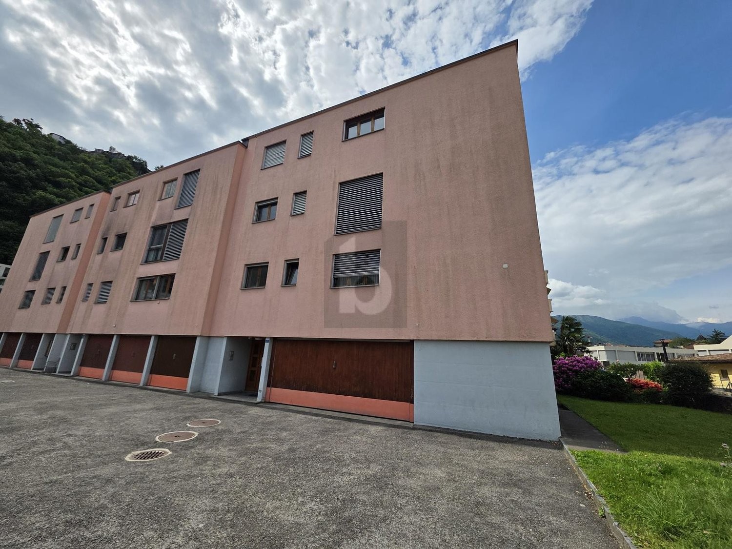 8 Zimmer Mehrfamilienhaus