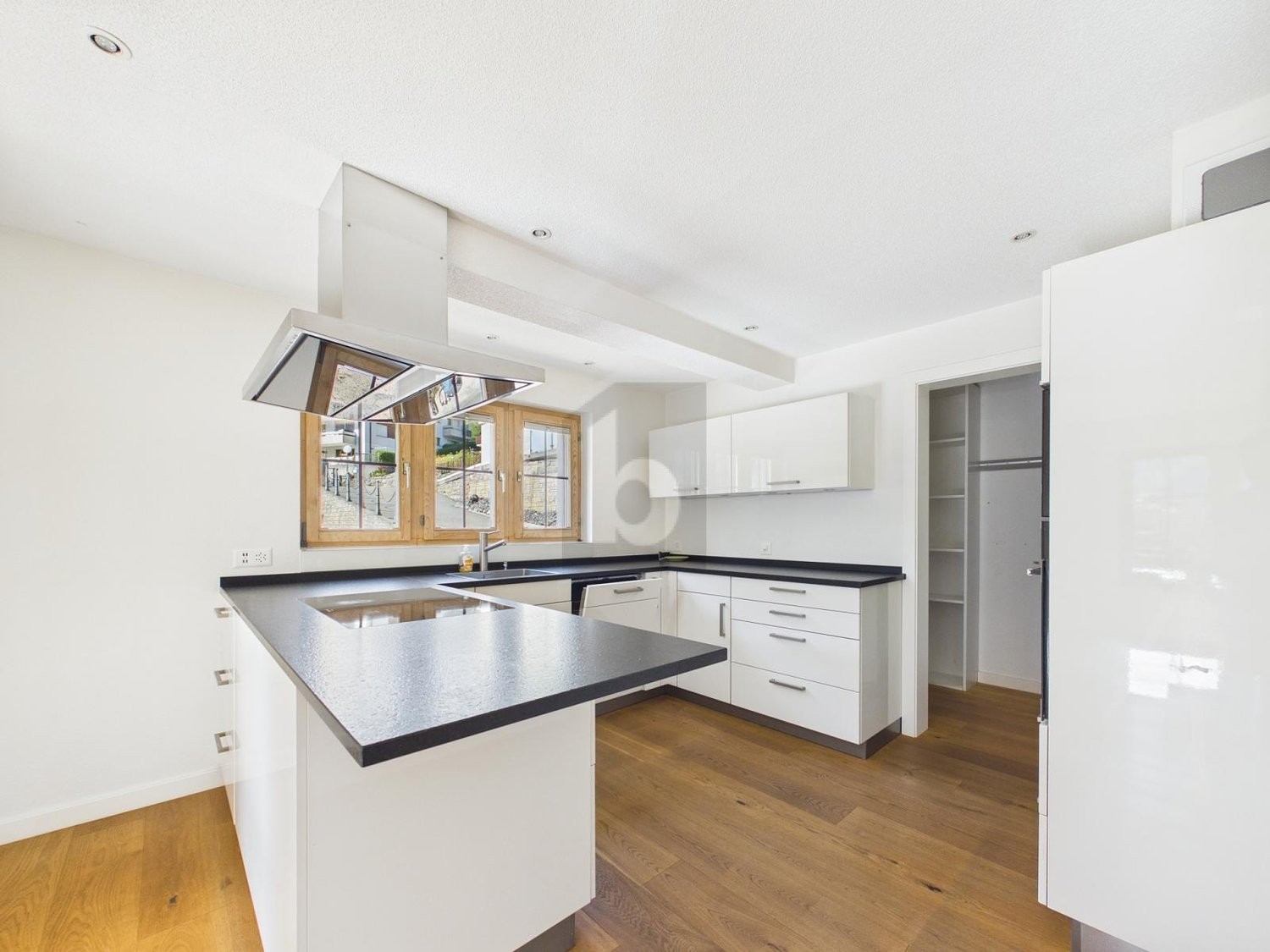 maison individuelle de 4 pièces, photo 3 sur 4