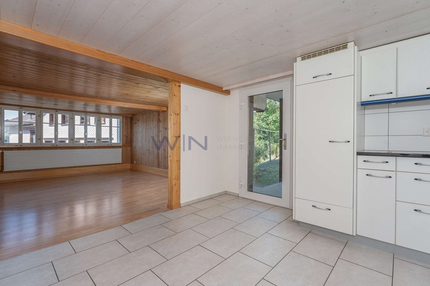 Ancienne ferme avec caractère et réserve d'aménagement

FAITS-WE
- Ebersol dans le Toggenburg, rural, prairies et forêt, centres régionaux accessibles
- 5.5 pièces, 117 m², bois apparent, deux salles d'eau, bureau ou pièce de loisirs
- Nouvelle pompe à chaleur, garage individuel, place de parc intér