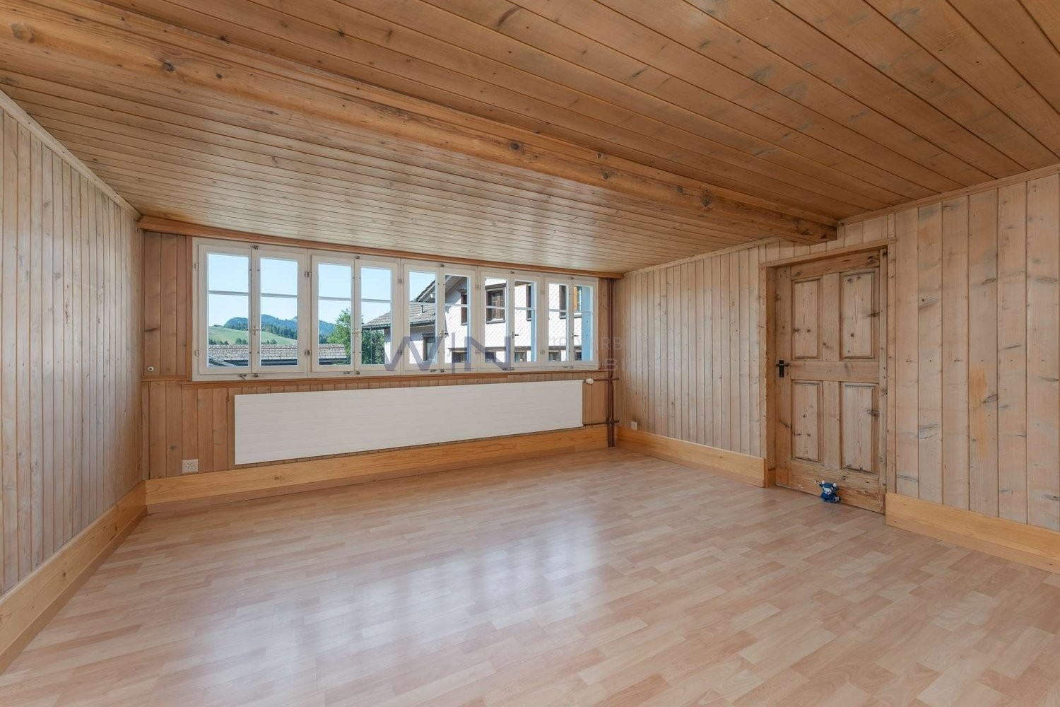 Ancienne ferme avec caractère et réserve d'aménagement

FAITS-WE
- Ebersol dans le Toggenburg, rural, prairies et forêt, centres régionaux accessibles
- 5.5 pièces, 117 m², bois apparent, deux salles d'eau, bureau ou pièce de loisirs
- Nouvelle pompe à chaleur, garage individuel, place de parc intér