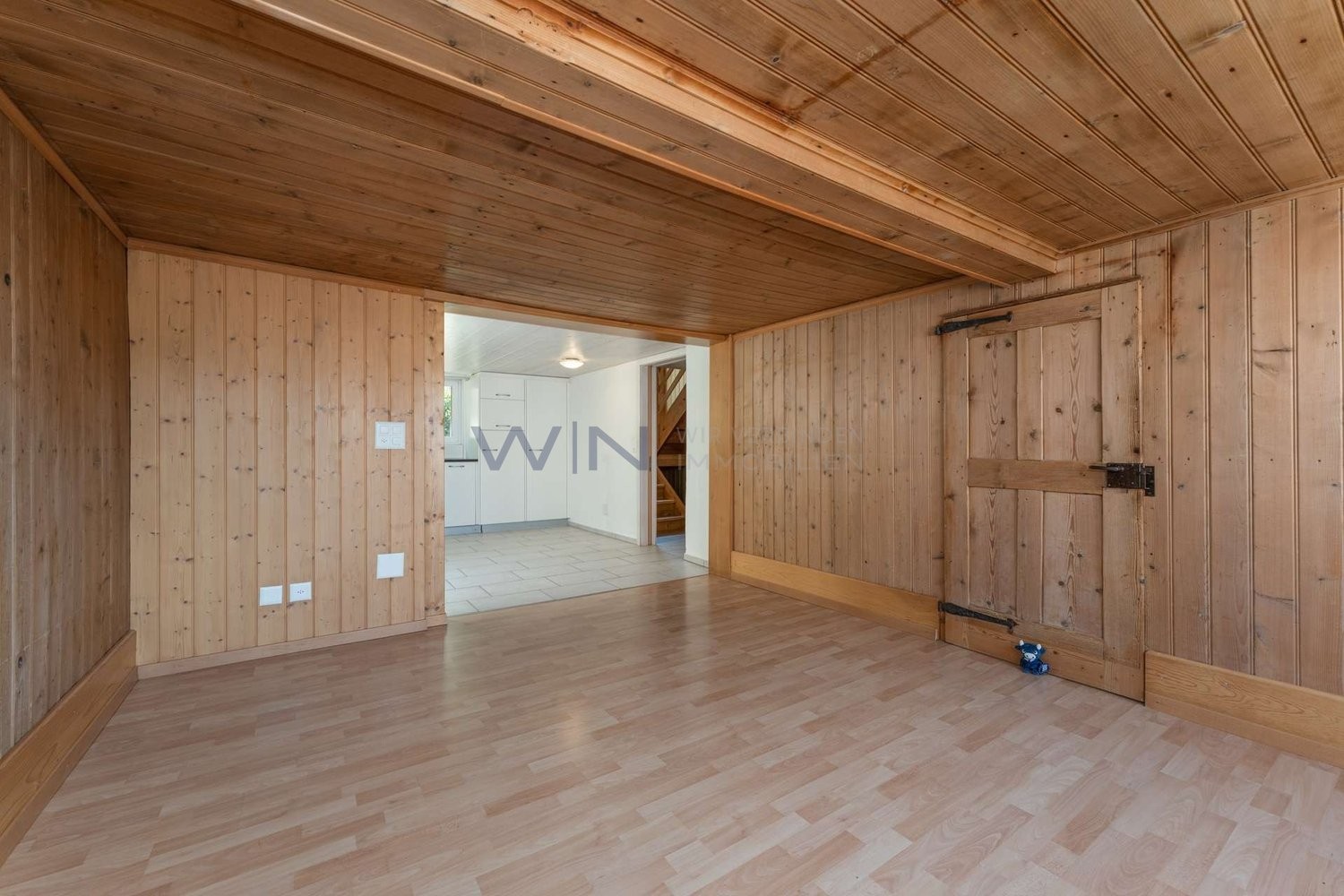 Ancienne ferme avec caractère et réserve d'aménagement

FAITS-WE
- Ebersol dans le Toggenburg, rural, prairies et forêt, centres régionaux accessibles
- 5.5 pièces, 117 m², bois apparent, deux salles d'eau, bureau ou pièce de loisirs
- Nouvelle pompe à chaleur, garage individuel, place de parc intér