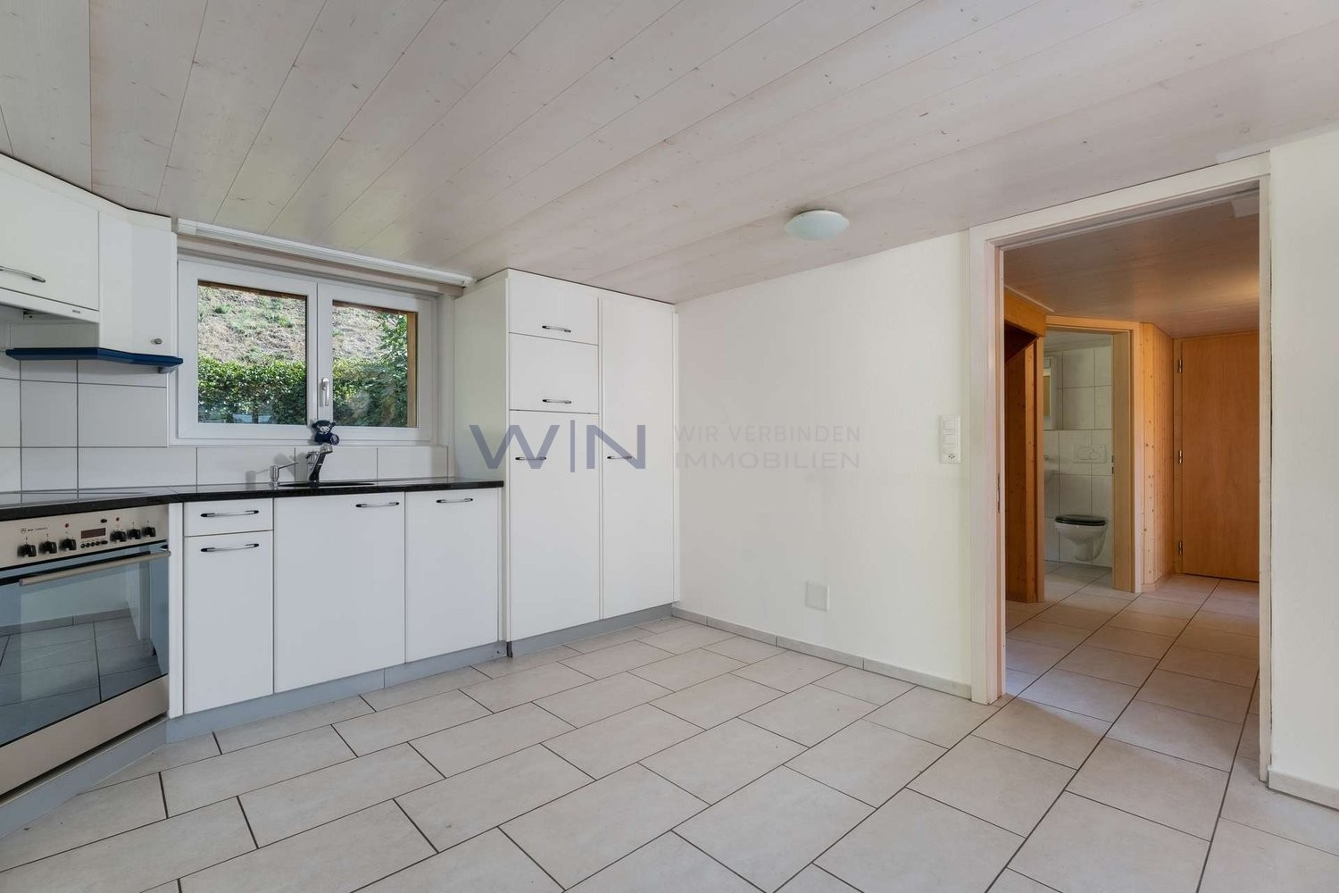 Ancienne ferme avec caractère et réserve d'aménagement

FAITS-WE
- Ebersol dans le Toggenburg, rural, prairies et forêt, centres régionaux accessibles
- 5.5 pièces, 117 m², bois apparent, deux salles d'eau, bureau ou pièce de loisirs
- Nouvelle pompe à chaleur, garage individuel, place de parc intér