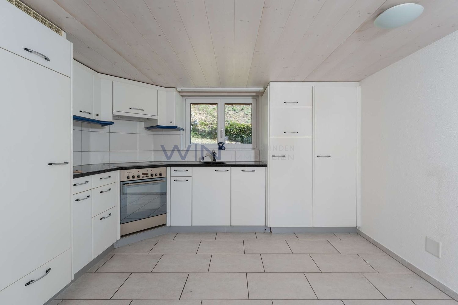 Ancienne ferme avec caractère et réserve d'aménagement

FAITS-WE
- Ebersol dans le Toggenburg, rural, prairies et forêt, centres régionaux accessibles
- 5.5 pièces, 117 m², bois apparent, deux salles d'eau, bureau ou pièce de loisirs
- Nouvelle pompe à chaleur, garage individuel, place de parc intér