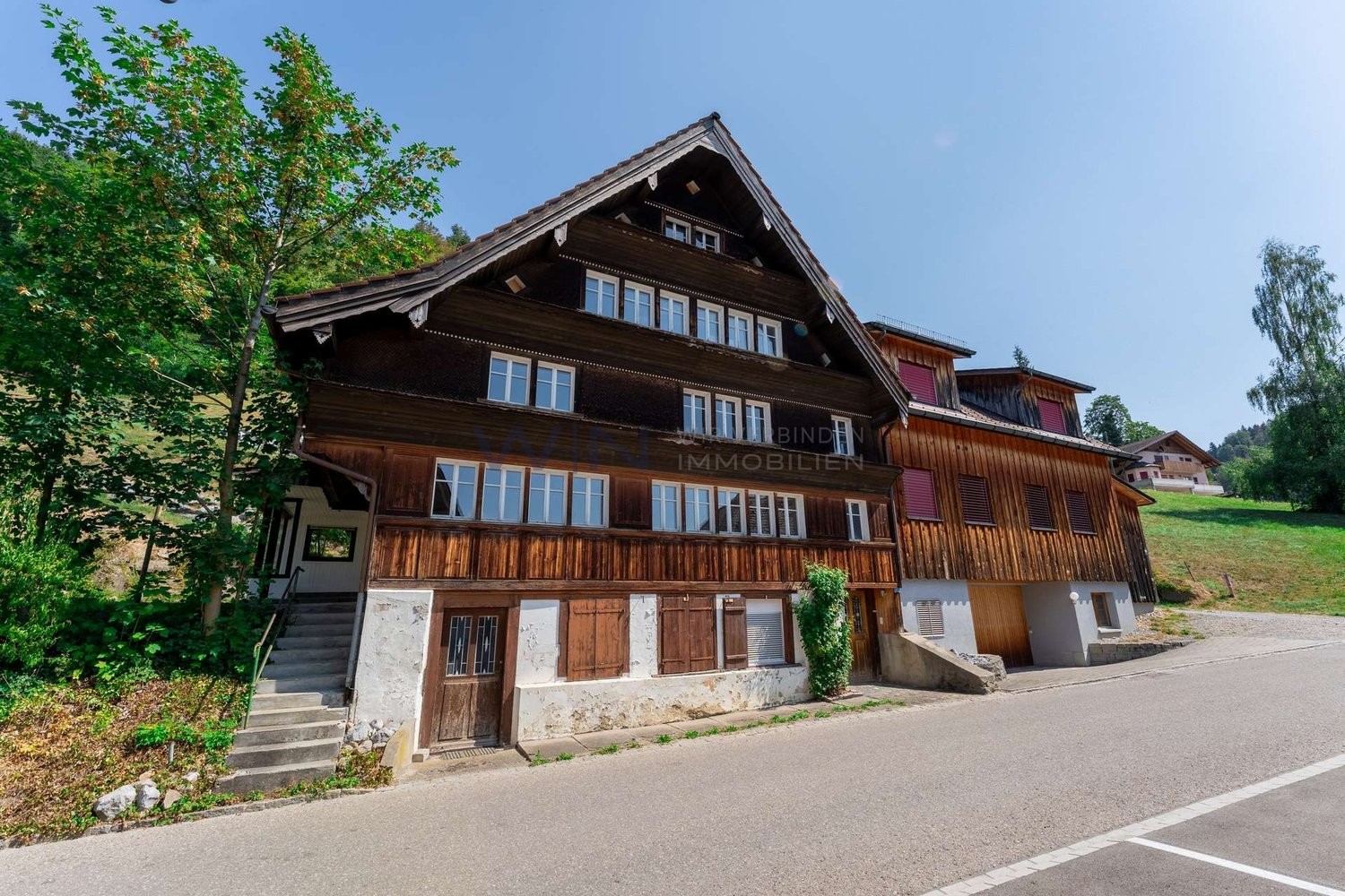 Ancienne ferme avec caractère et réserve d'aménagement

FAITS-WE
- Ebersol dans le Toggenburg, rural, prairies et forêt, centres régionaux accessibles
- 5.5 pièces, 117 m², bois apparent, deux salles d'eau, bureau ou pièce de loisirs
- Nouvelle pompe à chaleur, garage individuel, place de parc intér