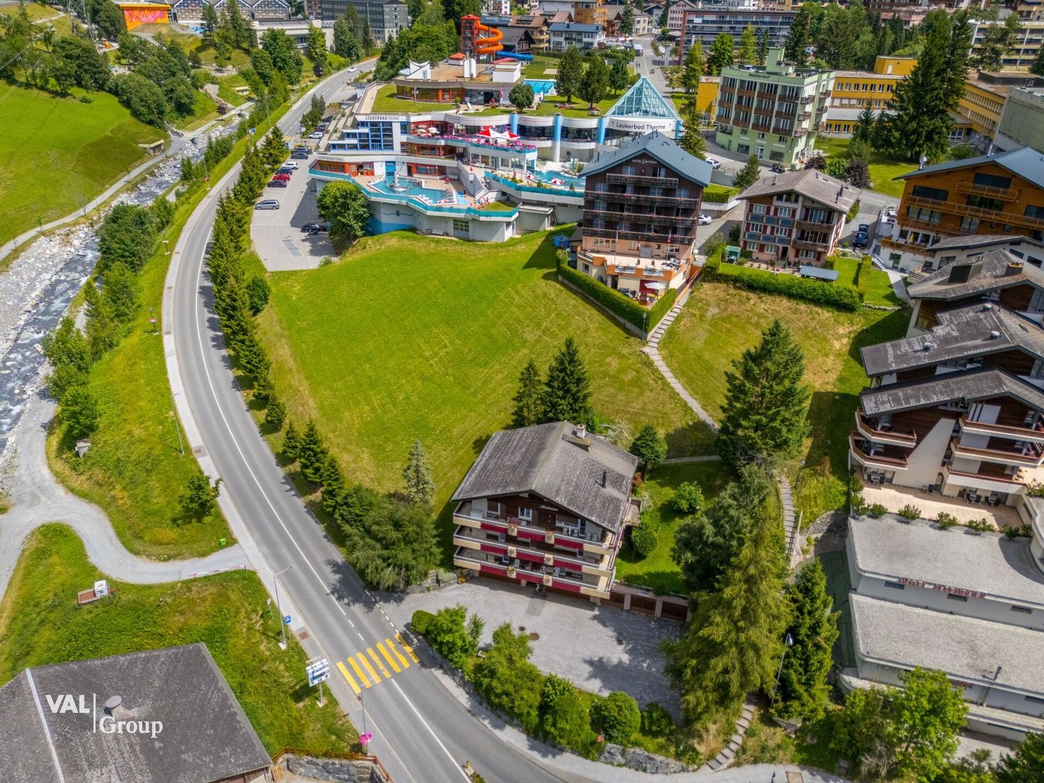 1490m² building land