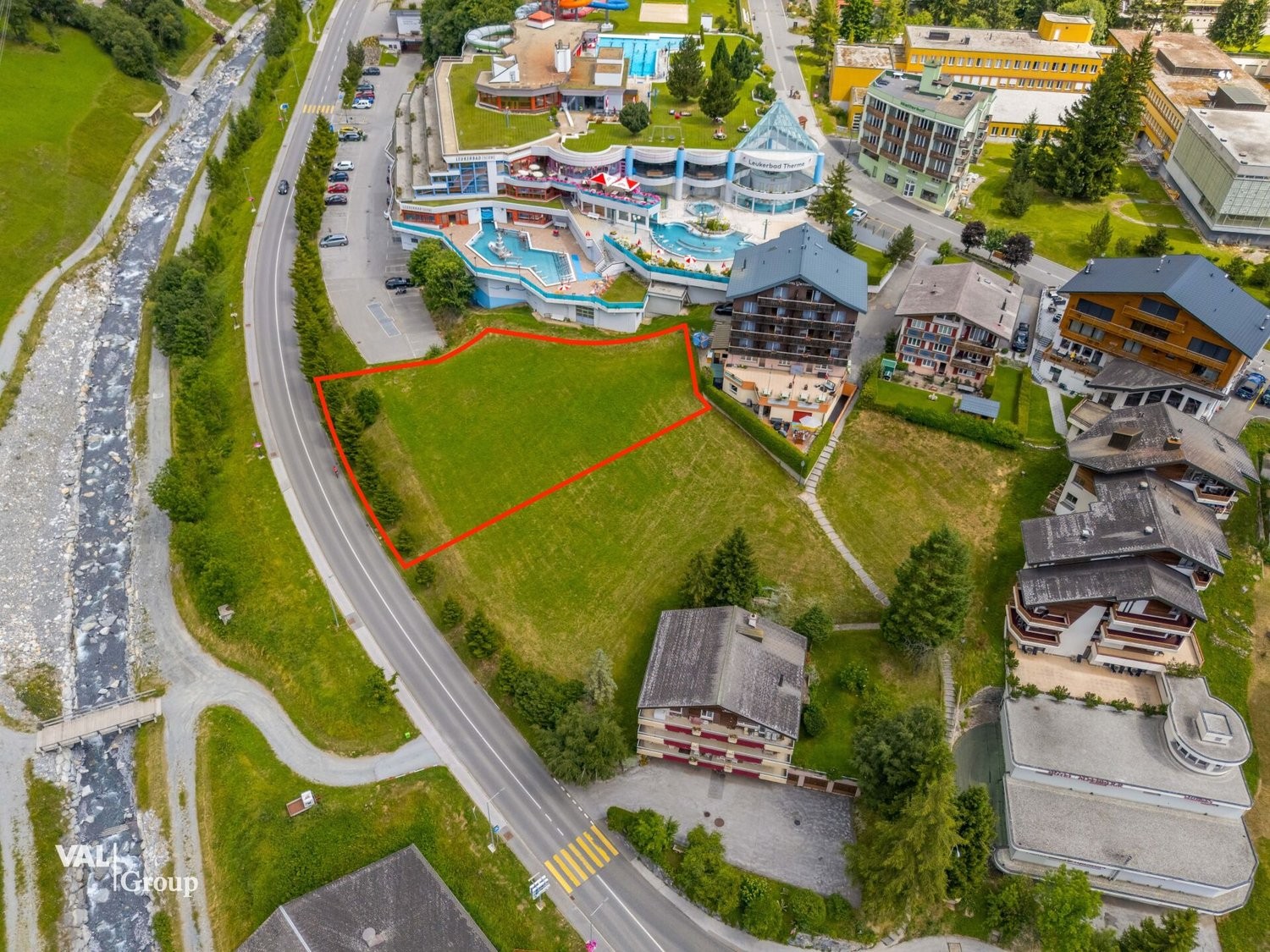 1490m² building land