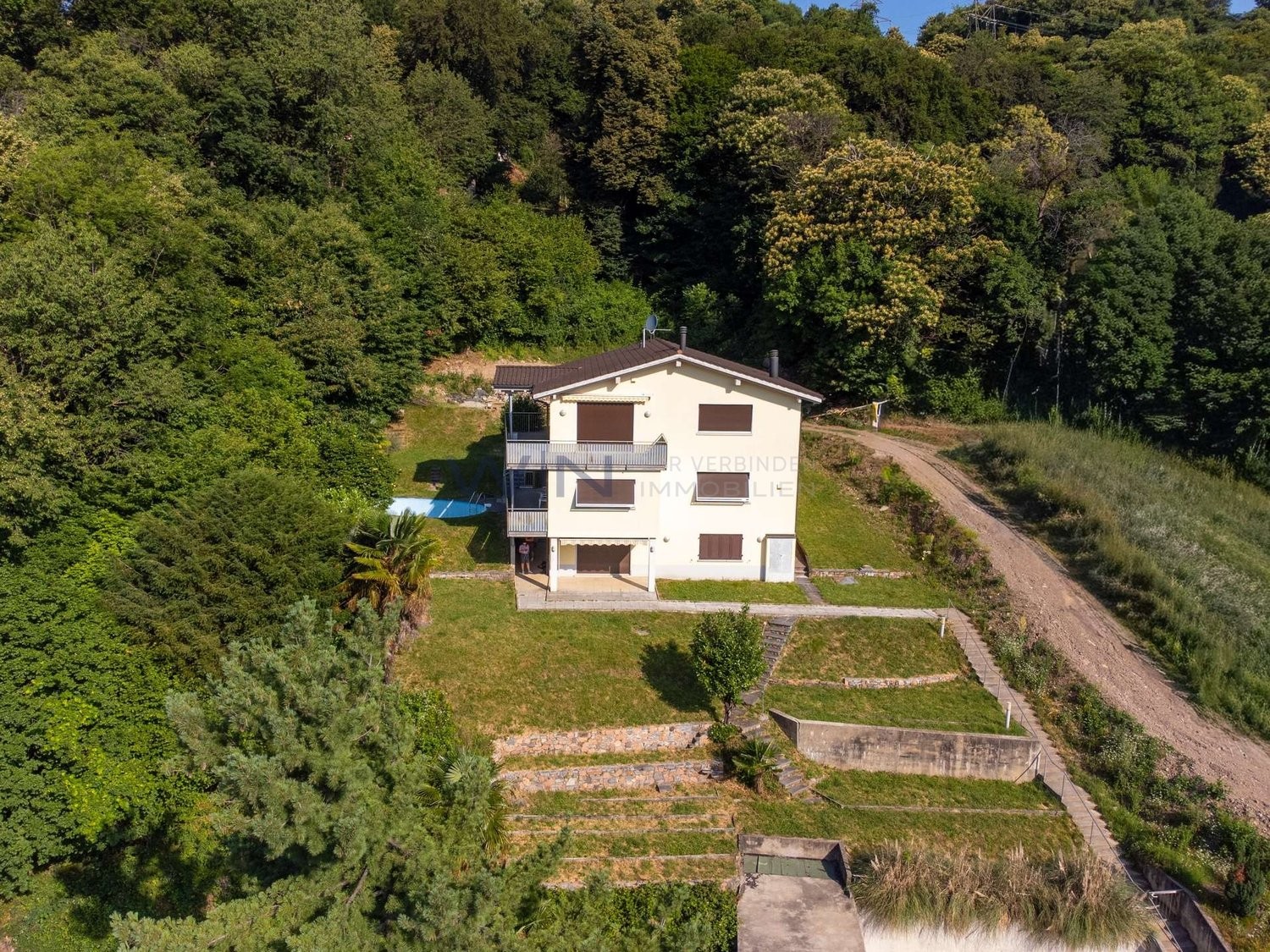 12 ½ rooms multi family house