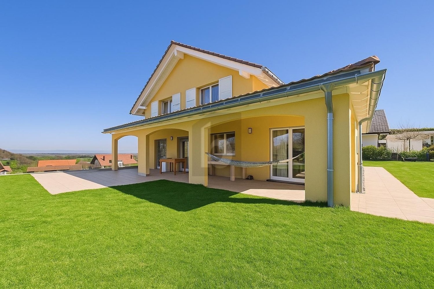 8-Zimmer-Einfamilienhaus, Foto 1 von 4