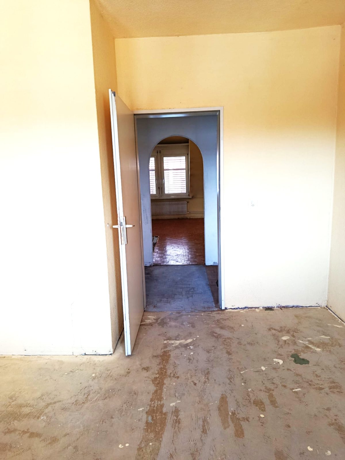 Charakterstarker Altbau sucht Ihre persönliche Note!, Foto 3 von 8