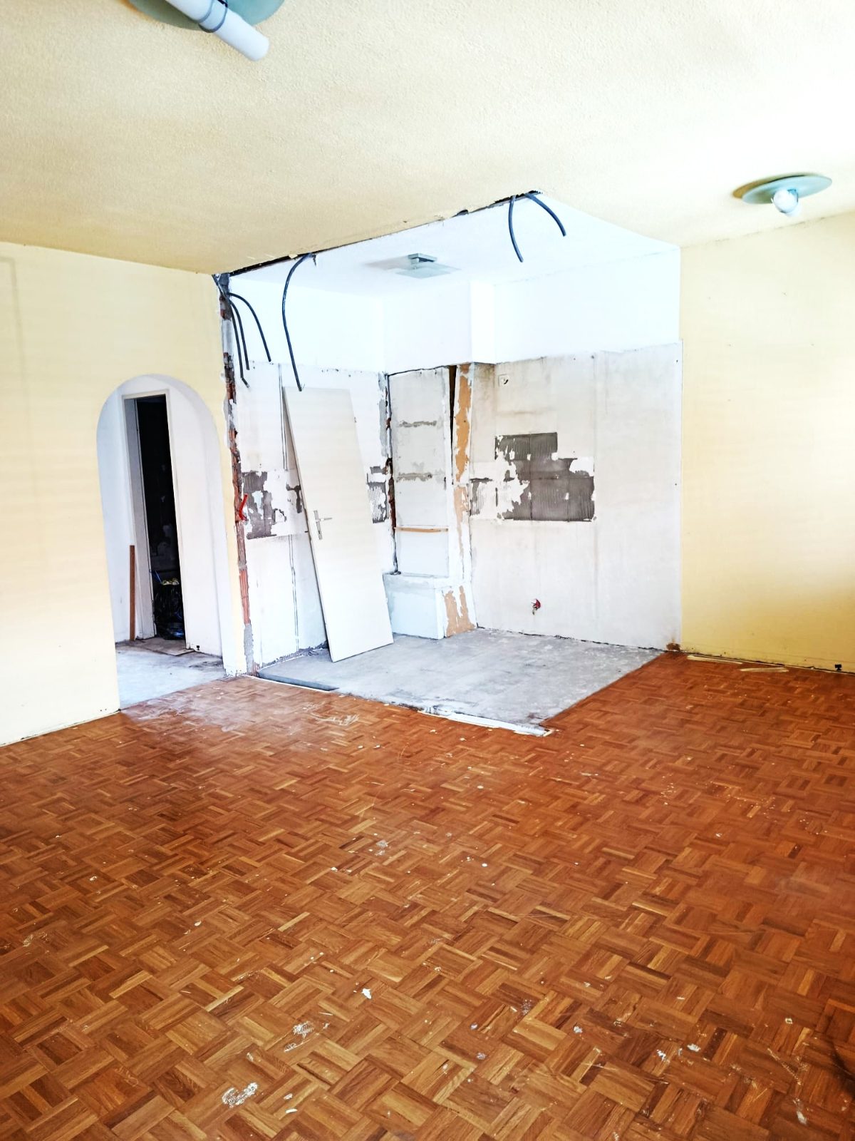 Charakterstarker Altbau sucht Ihre persönliche Note!, Foto 7 von 8