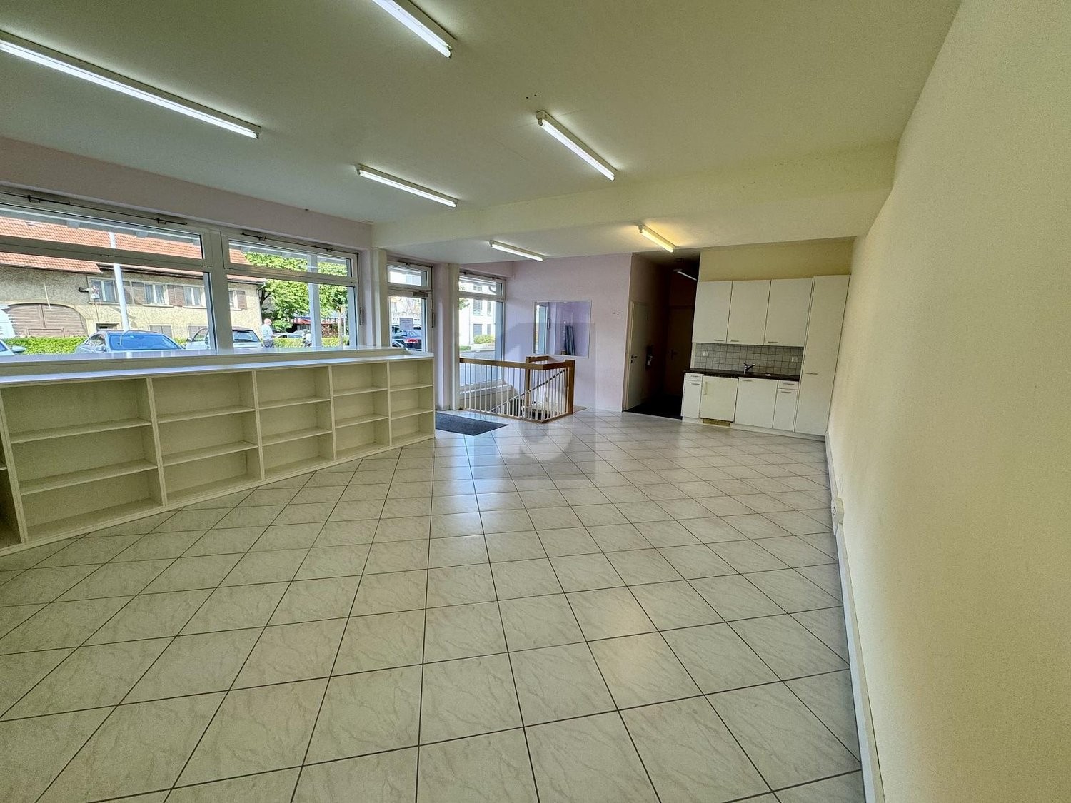 120m² shop