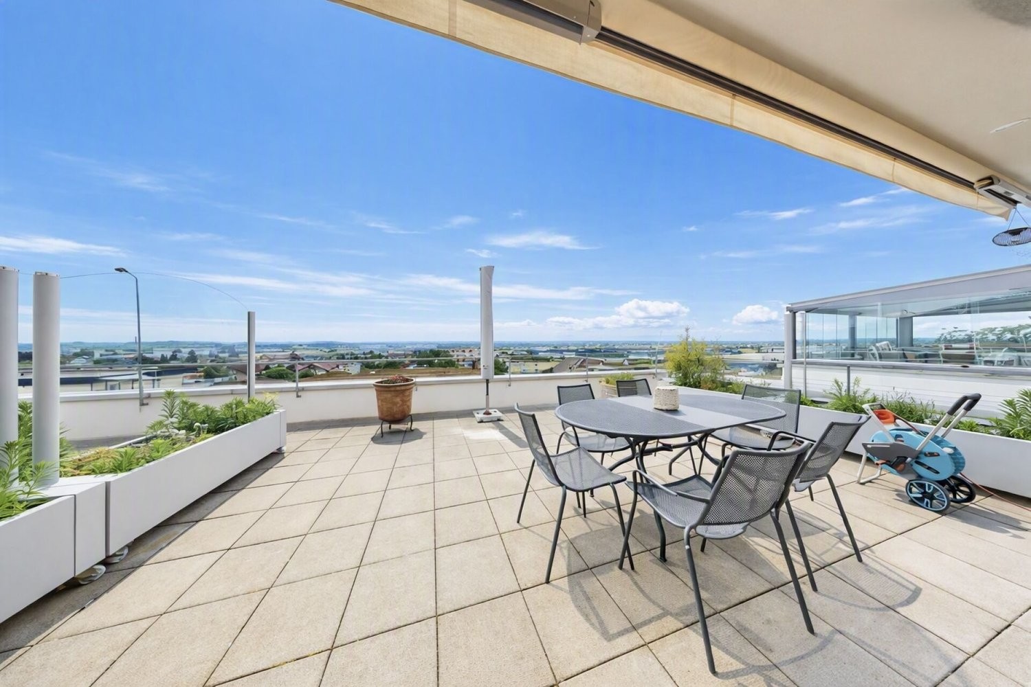 5 ½ rooms terrace house, Foto 1 von 8
