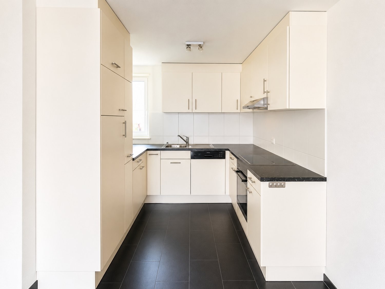 23 ½ rooms multi family house
