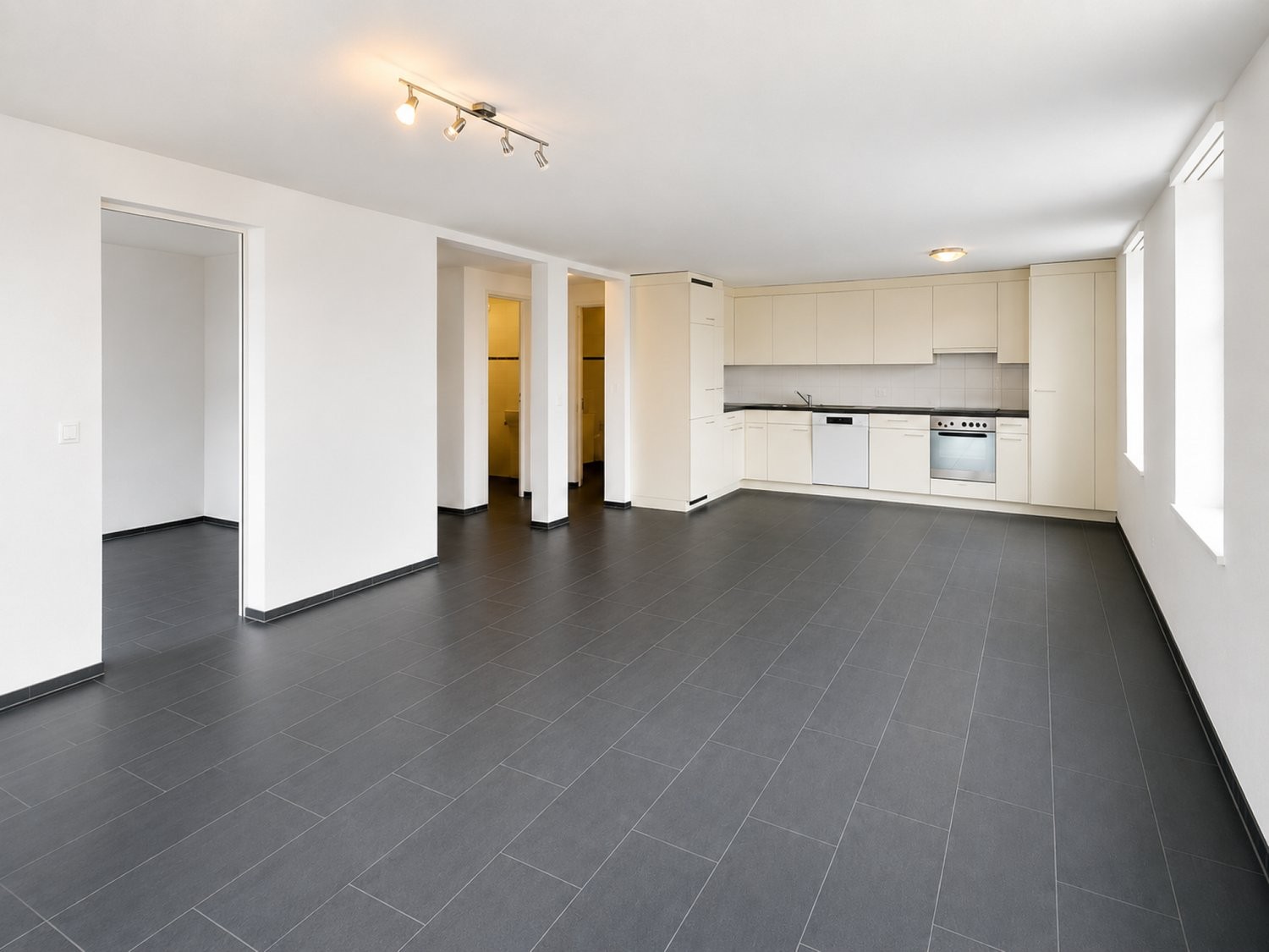 23 ½ rooms multi family house