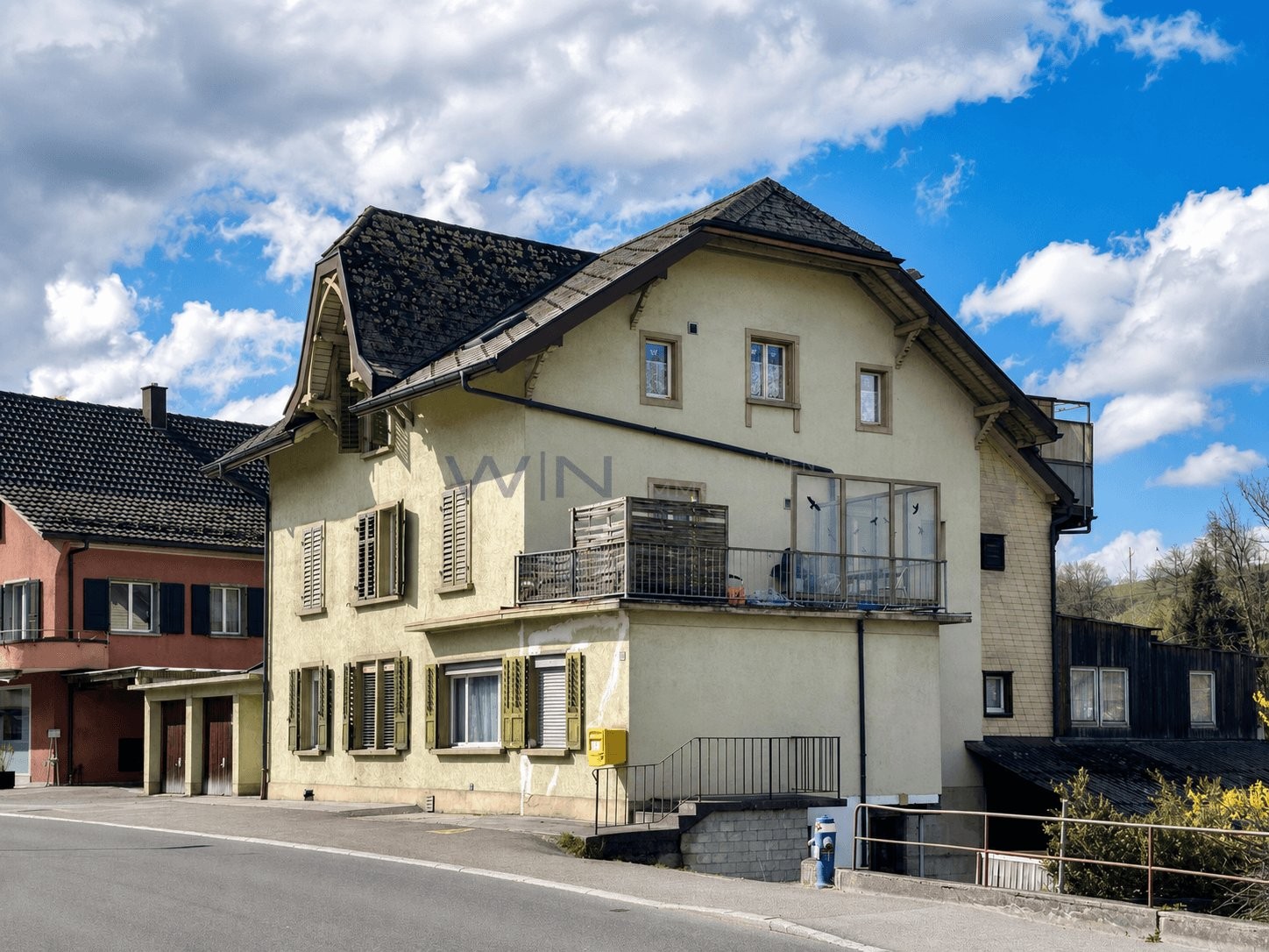 Casa multifamiliare di 14 ½ locali, foto 2 di 9