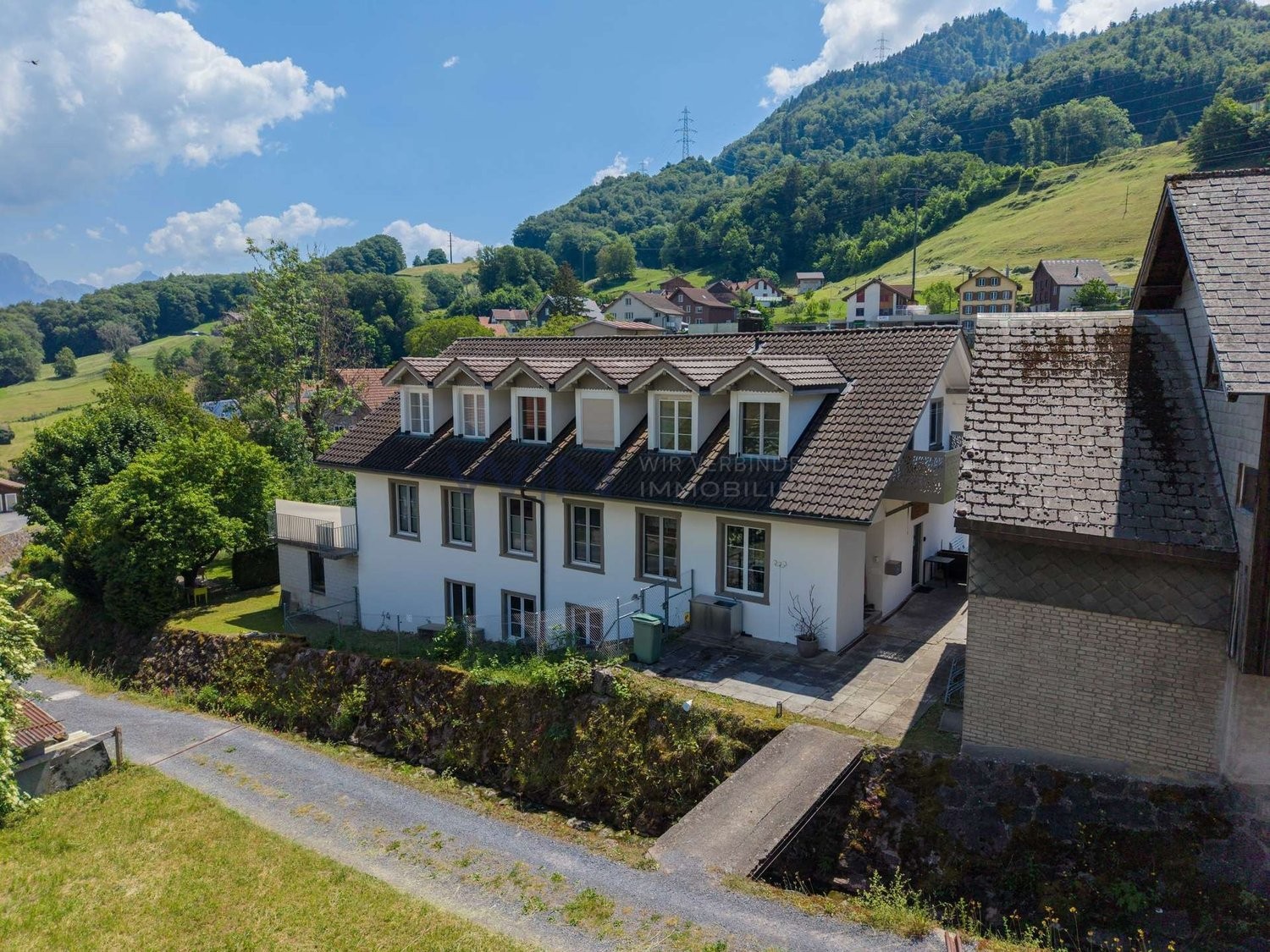 12 ½ rooms single house