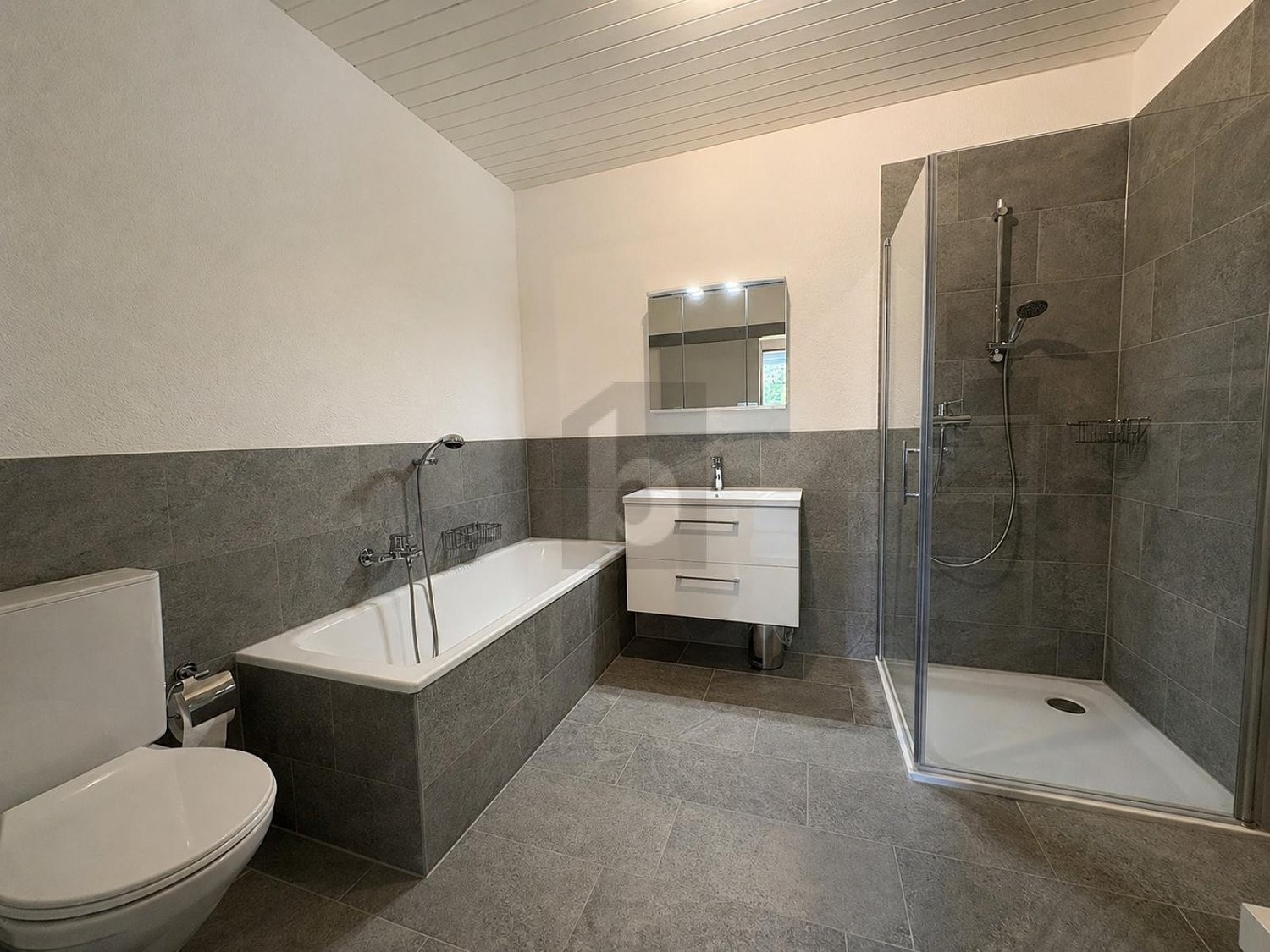 8 rooms farm house