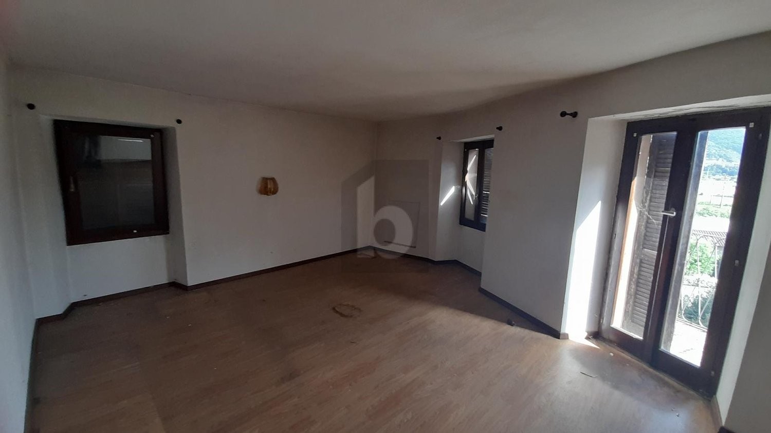 13-Zimmer-Einfamilienhaus