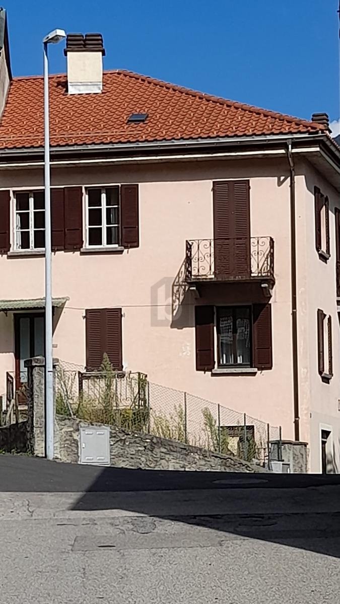 13-Zimmer-Einfamilienhaus