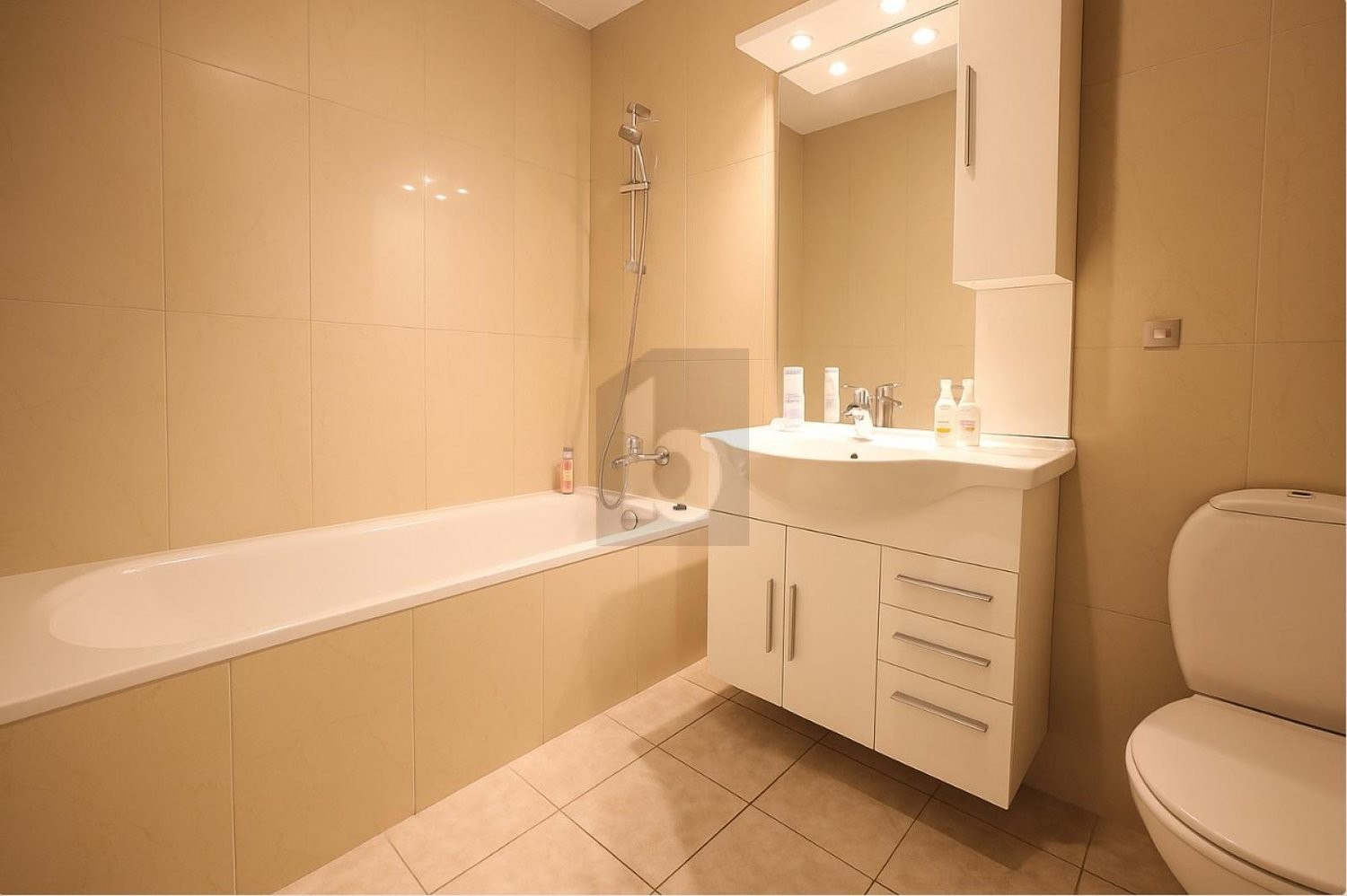 1231m² living / commercial building, Foto 4 von 4