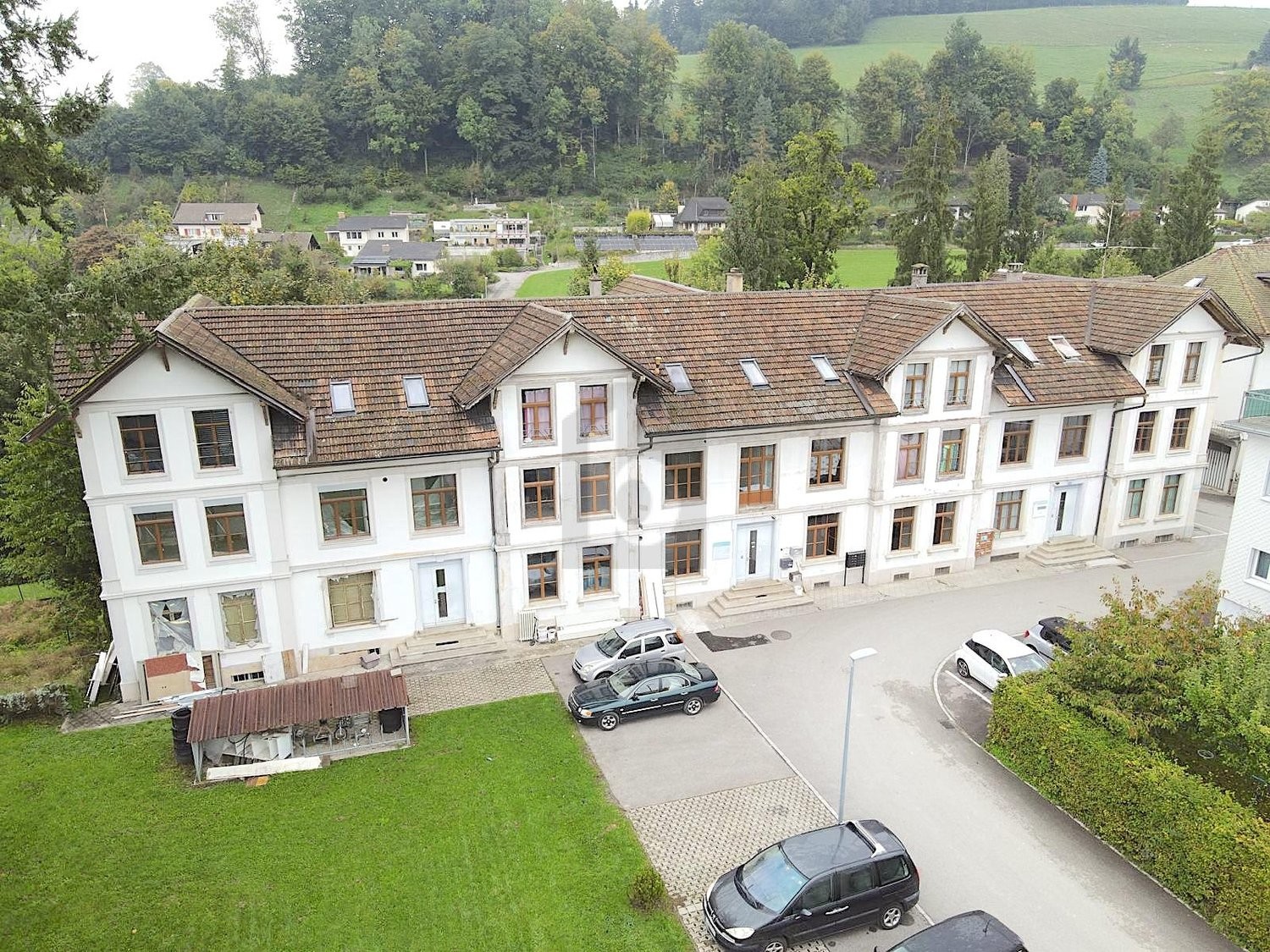 1231m² living / commercial building, Foto 1 von 4
