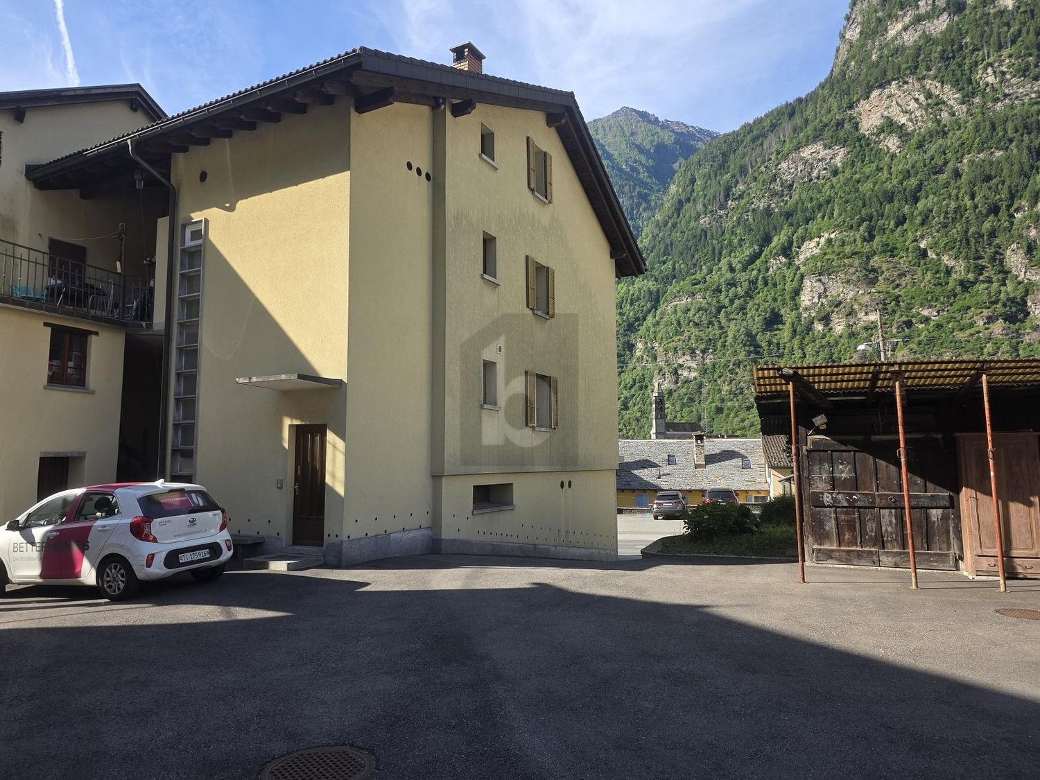 8 Zimmer Duplexhaus, Foto 1 von 3