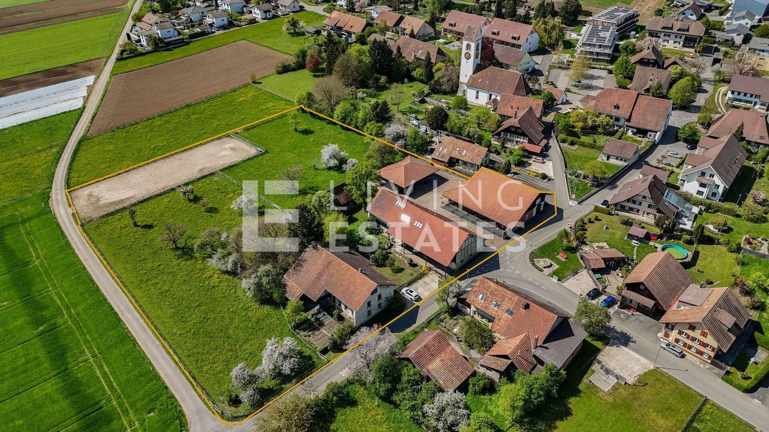 16 ½ rooms farm house, Foto 1 von 10