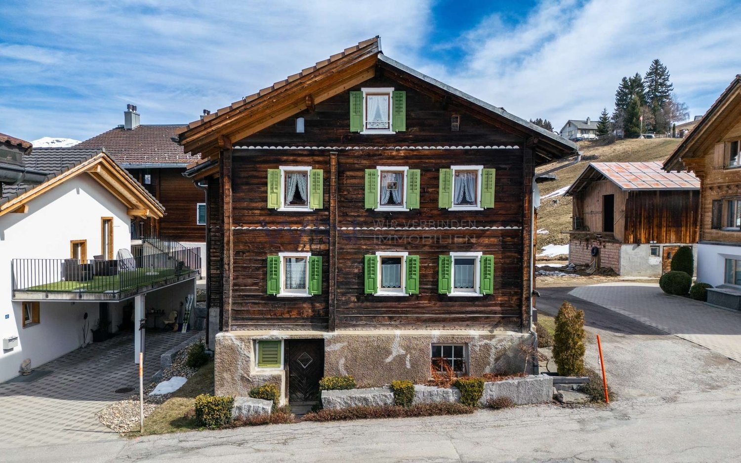 9 rooms multi family house, Foto 1 von 10